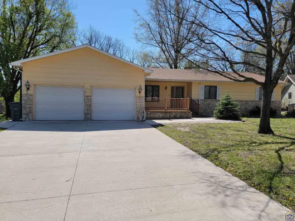 2520 Willow LN, Emporia, KS 66801