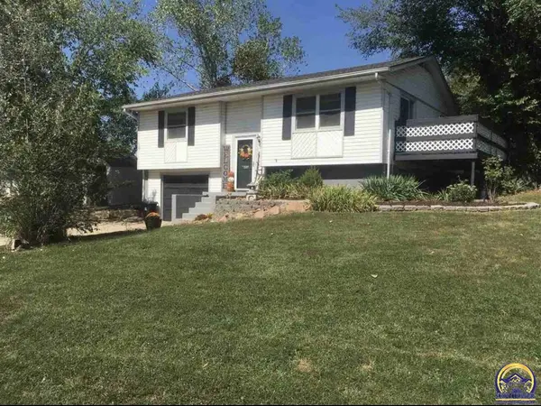 327 Melody LN, Carbondale, KS 66414