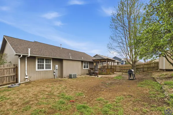 4007 NW Fielding TER, Topeka, KS 66618