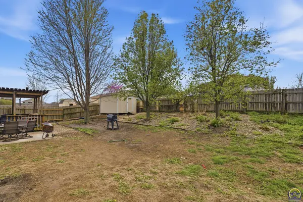 4007 NW Fielding TER, Topeka, KS 66618