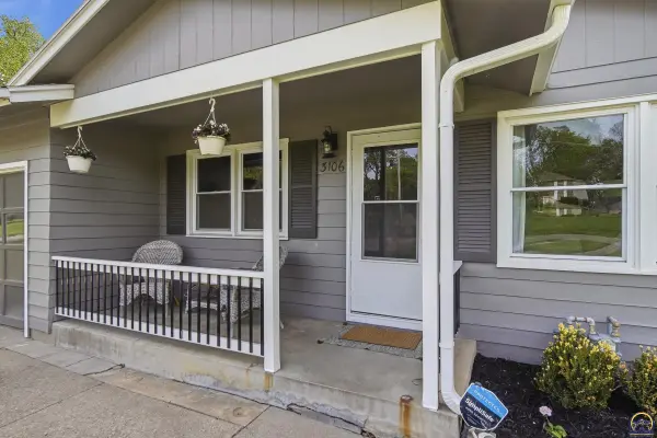 3106 SW Burlingame RD, Topeka, KS 66611