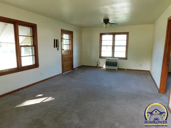 504 2nd ST, Whiting, KS 66552