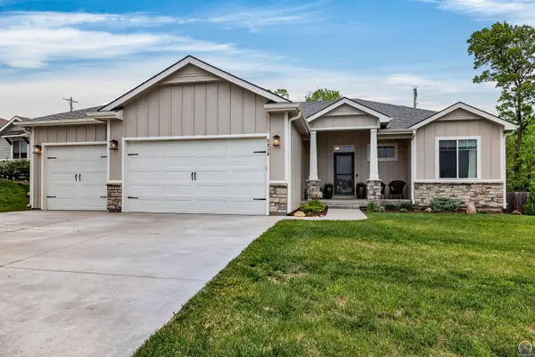 2218 SE Saturn DR,  Topeka,  KS 66605