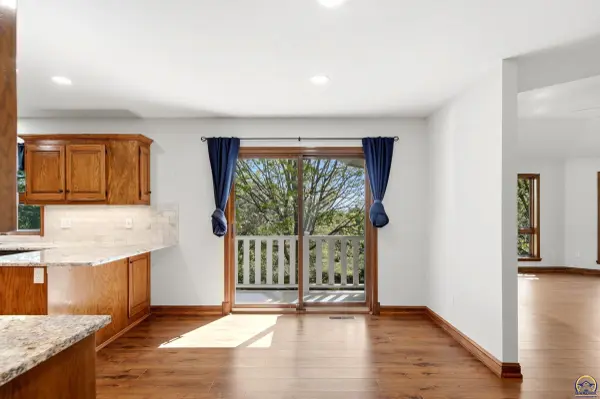 808 Foxchase Ct, Lawrence, KS 66049