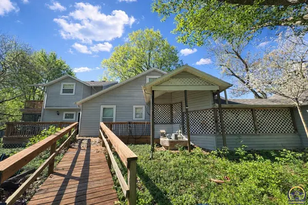 10020 SW Kingston RD, Wakarusa, KS 66546