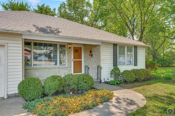 2008 SW Broadview DR,  Topeka,  KS 66615