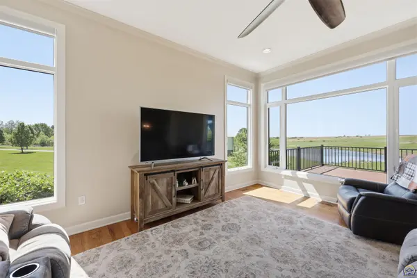 5231 NW Valencia RD, Silver Lake, KS 66539