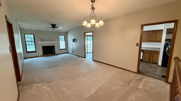 5626 SW Barrington Ct N, Topeka, KS 66614