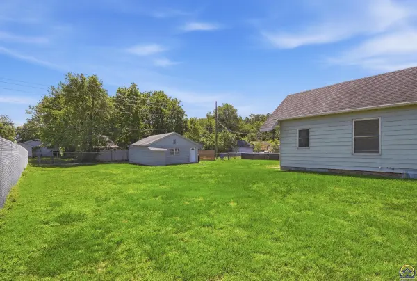 2214 SW Central Park AVE, Topeka, KS 66611