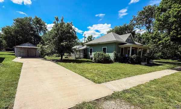 301 Sycamore ST, Cottonwood Falls, KS 66845