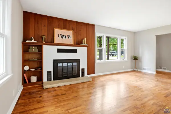 226 W 9th St, Lyndon, KS 66451