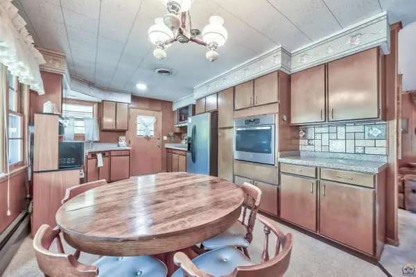 1020 S Delaware ST, Tonganoxie, KS 66086