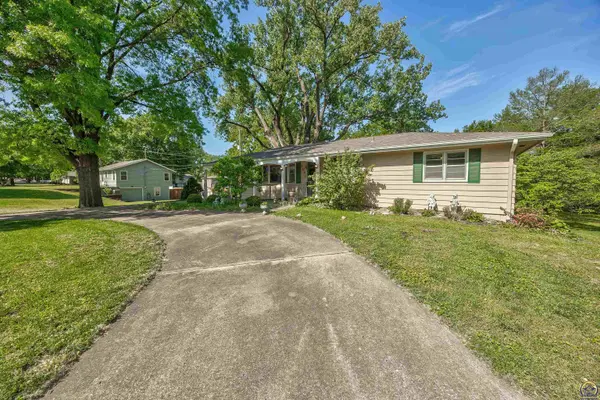 1020 S Delaware ST, Tonganoxie, KS 66086