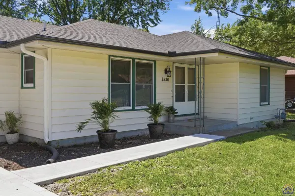 2536 SE Alexander DR, Topeka, KS 66605