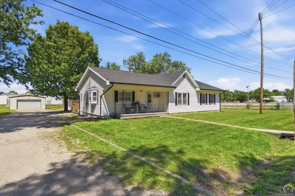 603 S 4th St, Osage City, KS 66523