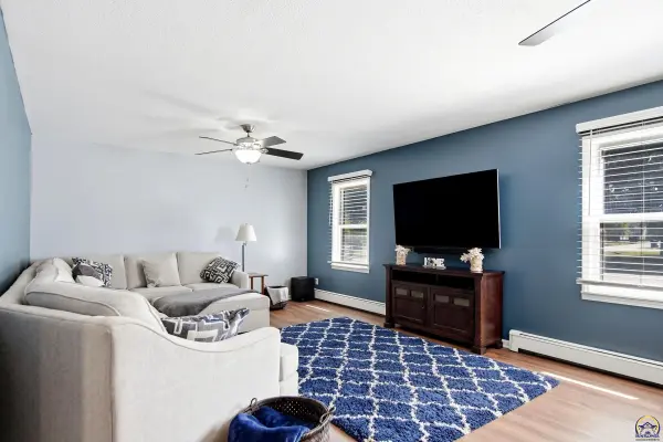 603 S 4th St, Osage City, KS 66523