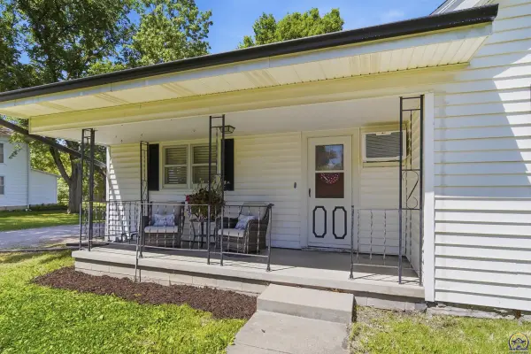 603 S 4th St, Osage City, KS 66523