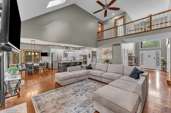 5737 SW Clarion LN, Topeka, KS 66610