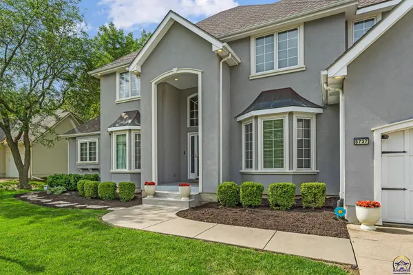 5737 SW Clarion LN, Topeka, KS 66610