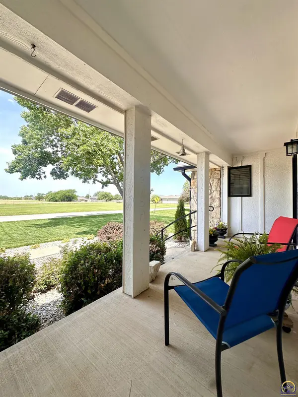 522 N Country LN, Council Grove, KS 66846