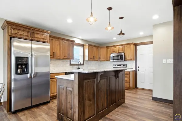 422 Prairie Bend DR, Meriden, KS 66512