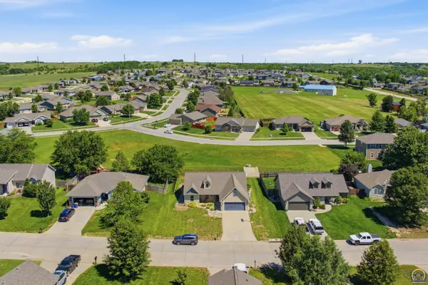8715 William Dr, Manhattan, KS 66502