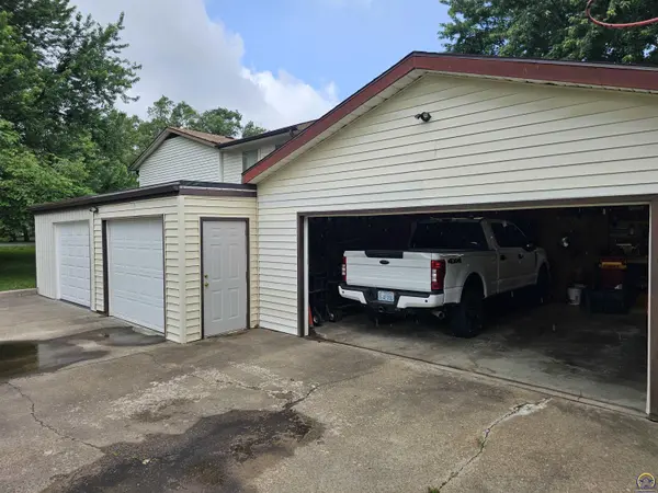 406 W North ST, Carbondale, KS 66414