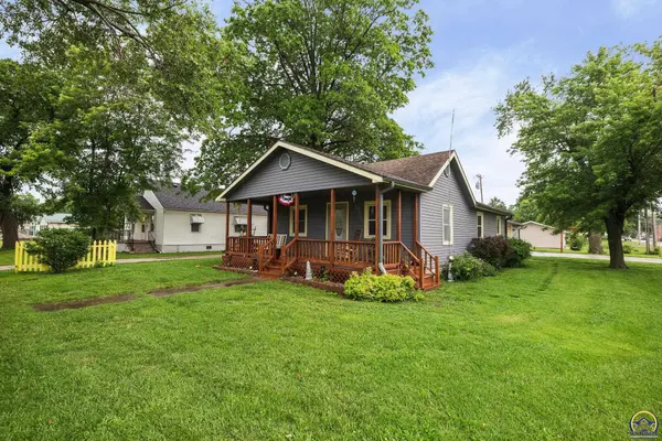701 Lakin ST, Osage City, KS 66523