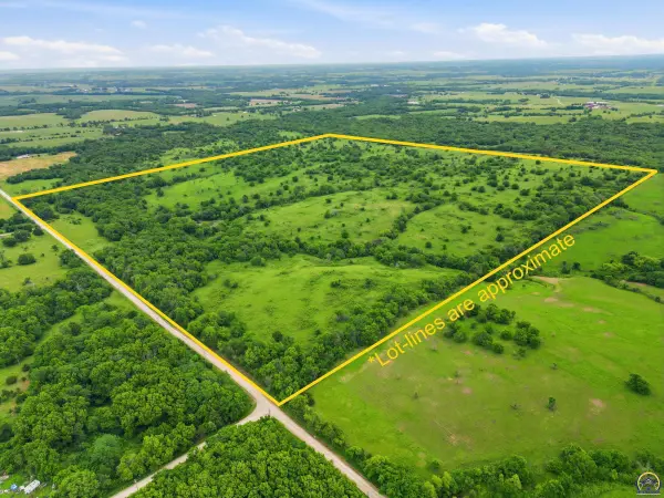 000 SW Davis RD, Auburn, KS 66402