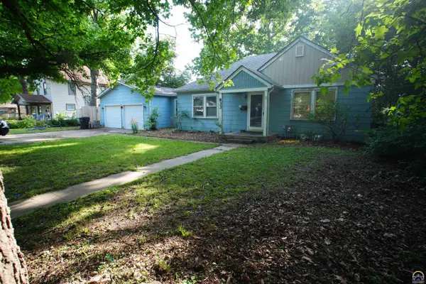 833 SW MacVicar AVE, Topeka, KS 66606