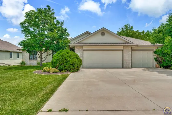2518 SW Berkshire DR, Topeka, KS 66614