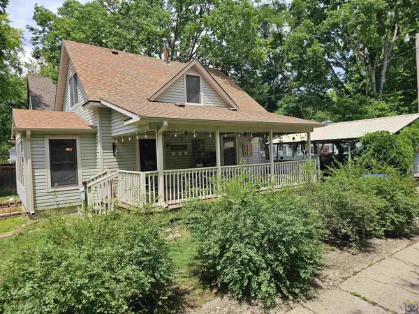 1912 SW 15th ST, Topeka, KS 66604
