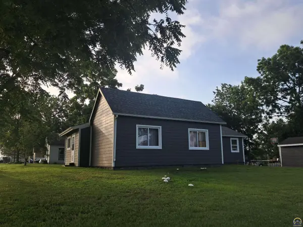 309 W Lake St, Mclouth, KS 66054