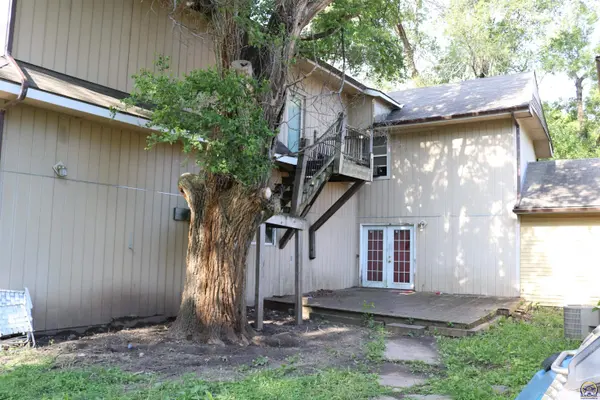412 NE Chester AVE, Topeka, KS 66616