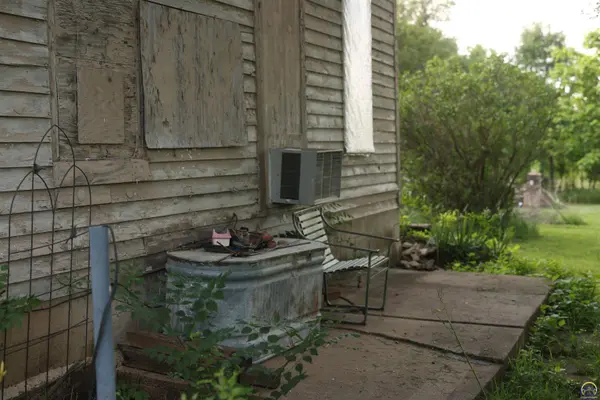 2116 Road 390, Burlingame, KS 66413
