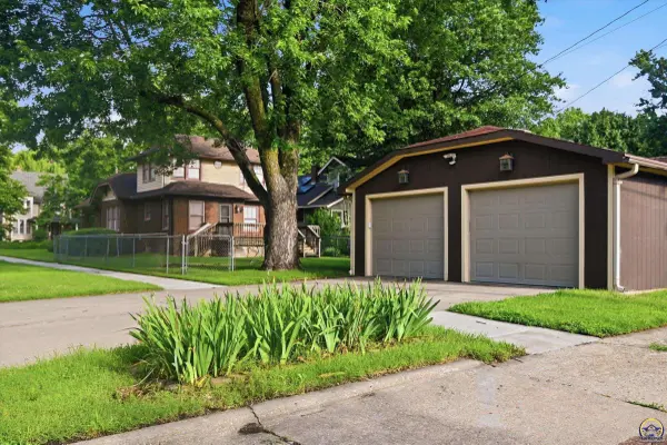 1280 SW MacVicar AVE, Topeka, KS 66604