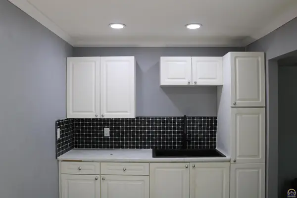 815 SW Parkview ST, Topeka, KS 66606