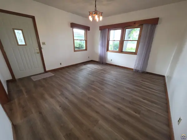 631 Green ST, Rossville, KS 66533