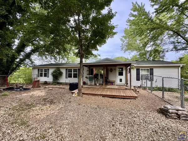 9534 Lakeview DR, Ozawkie, KS 66070