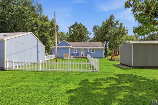 118 E Fremont Ave, Burlingame, KS 66413