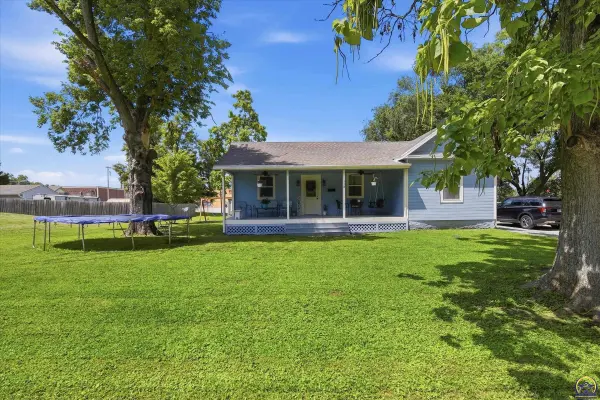 118 E Fremont Ave, Burlingame, KS 66413