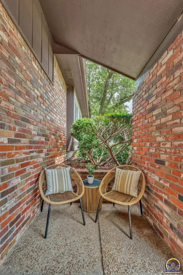 6008 SW 23rd ST, Topeka, KS 66614