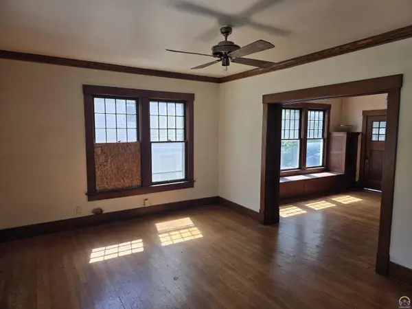 1637 Osage ST, Manhattan, KS 66502
