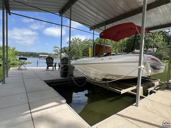 17777 Scenic DR, Mclouth, KS 66054