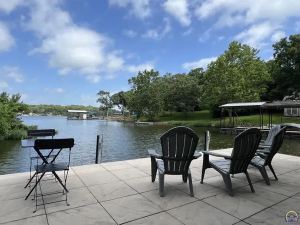 17777 Scenic DR, Mclouth, KS 66054