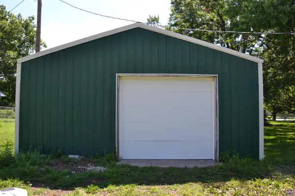 734 S 9th St, Osage City, KS 66523-9999