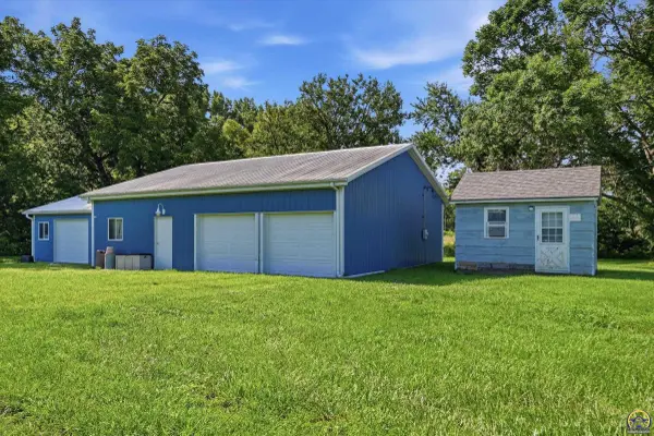 7630 SW Docking RD, Auburn, KS 66402