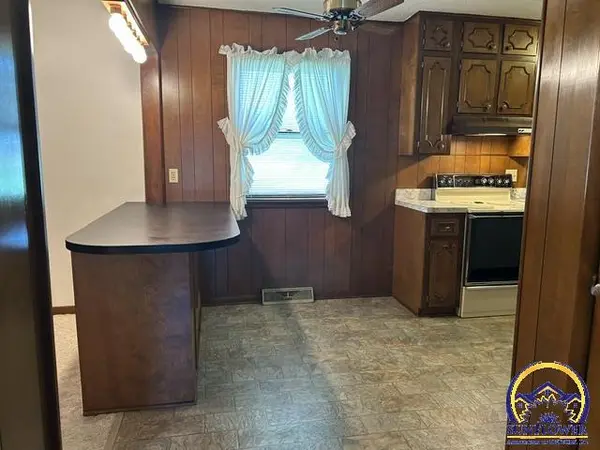 526 E 10th St, Lyndon, KS 66451