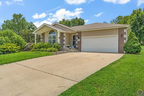 4447 SE Weekley CT, Tecumseh, KS 66542