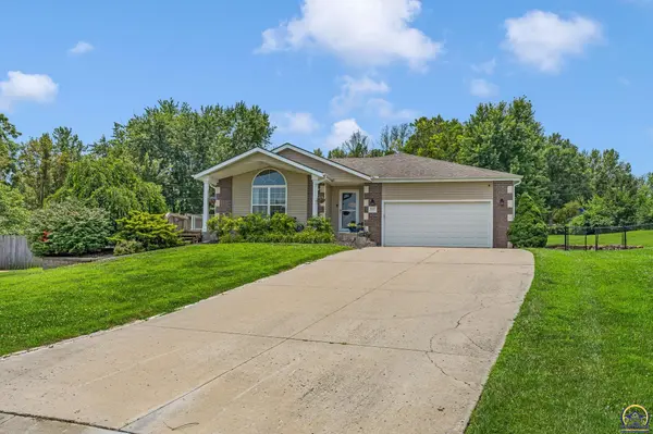 4447 SE Weekley CT, Tecumseh, KS 66542